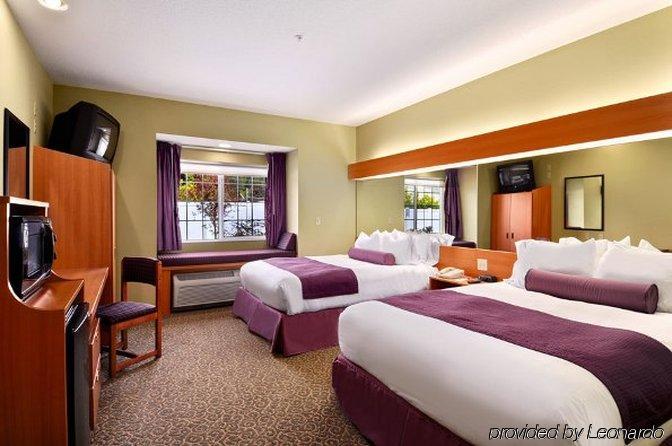 Stay Beyond Inn & Suites Elma Cameră foto
